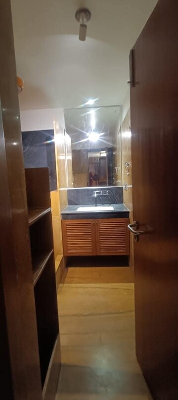 Furnished Amenities in 2 BHK Builder Floor at Green Park – for Rent