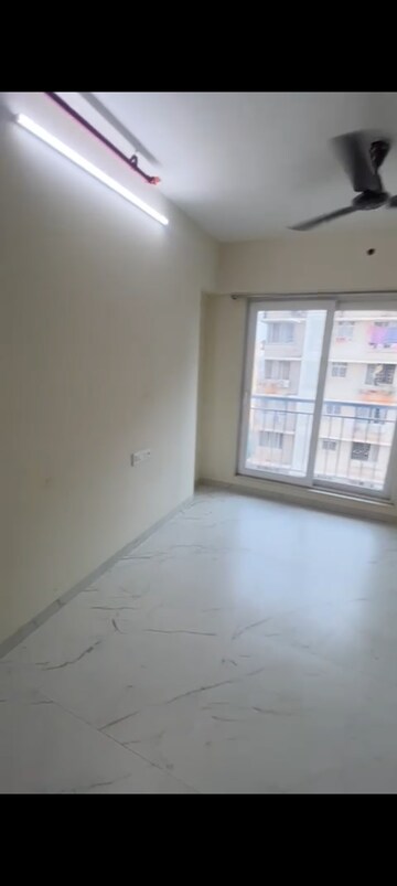 Room in 1 BHK Apartment at Deraiya Iconico, Kurla East – for Rent