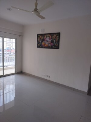 Room in 1.5 BHK Apartment at Amrapali Dream Valley, Tech Zone 4 Greater Noida – for Sale