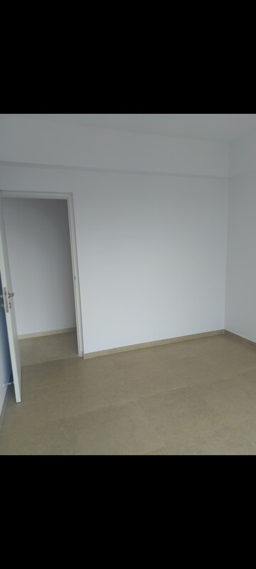 Room in 2 BHK Apartment at Kanakia Silicon Valley, Powai – for Rent