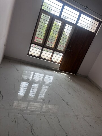 Room in 4 BHK Villa at Sushant Golf City – for Rent