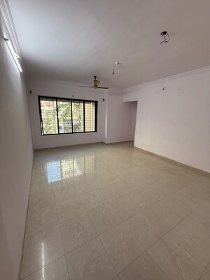 Room in 2 BHK Apartment at Veena Sargam, Kandivali West – for Sale