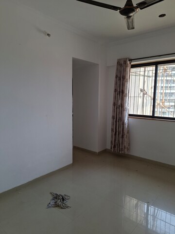 Room in 1 BHK Apartment at Puranik Hometown, Ghodbunder Road – for Rent