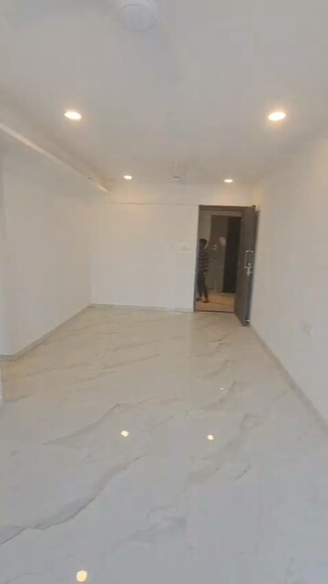 Room in 2 BHK Apartment at Dev Leo Tower, Oshiwara – for Rent