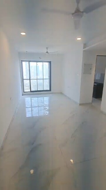 Room in 2 BHK Apartment at Dev Leo Tower, Oshiwara – for Rent