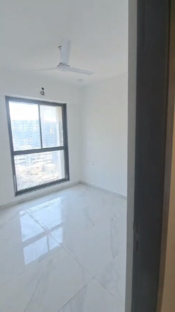 Room in 2 BHK Apartment at Dev Leo Tower, Oshiwara – for Rent