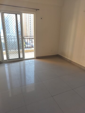 Room in 2 BHK Apartment at Amrapali Dream Valley, Tech Zone 4 Greater Noida – for Rent