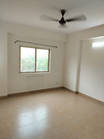 Room in 2 BHK Apartment at VPA Sai City, Gaur City 1 – for Rent