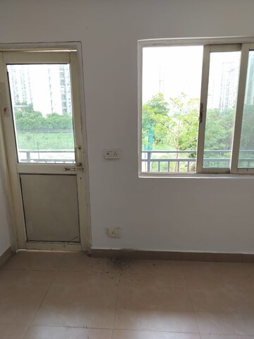 Room in 2 BHK Apartment at VPA Sai City, Gaur City 1 – for Rent