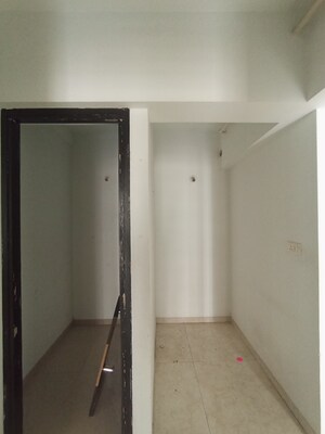 Room in 1.5 BHK Apartment at Lodha Palava City Lakeshore Greens, Dombivli East – for Sale