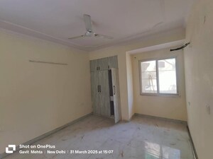 Room in 2 BHK Apartment at Saket – for Sale