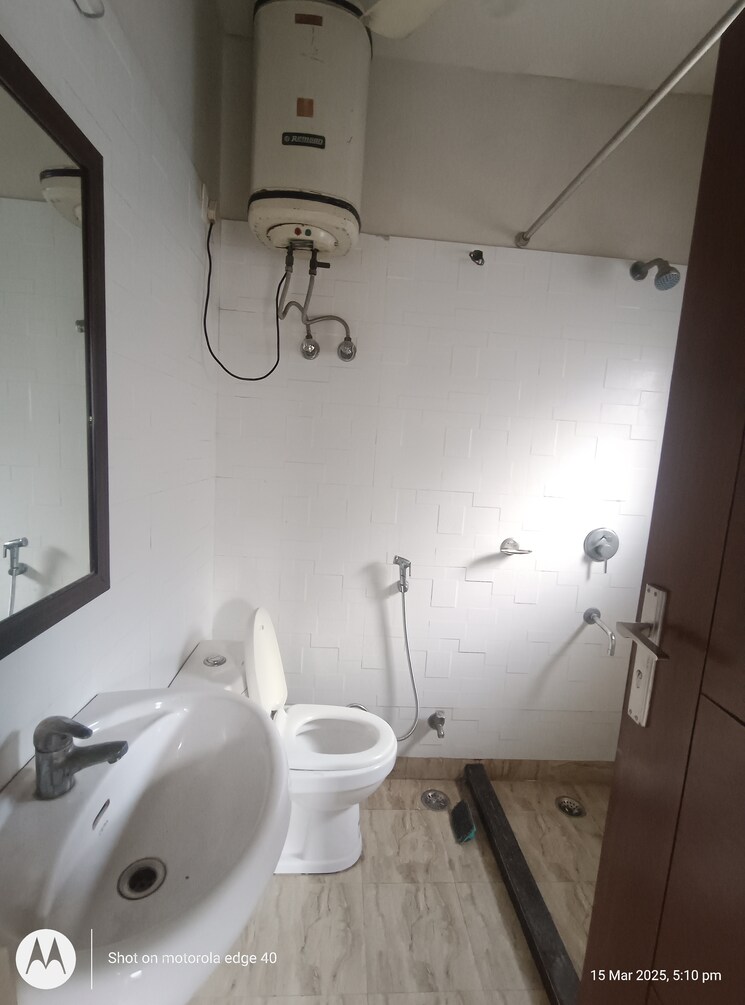 Bathroom, malviya nagar 2 Bedroom 1450 Sq.Ft. Builder Floor In Malviya Nagar Delhi 8550179