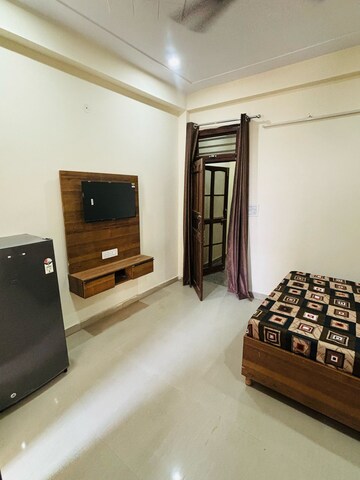 Living Room in 3.5 BHK Builder Floor at Sector 28 – for Rent