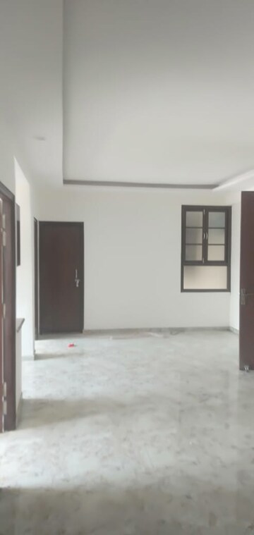 Room in 2 BHK Independent House at Gomti Nagar – for Rent