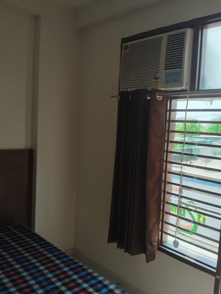 Balcony, sector 67 Pg For Boys & Girls In Sector 67 8551423