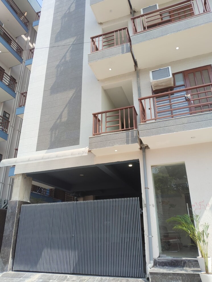 Balcony, sector 67 Pg For Boys & Girls In Sector 67 8551423