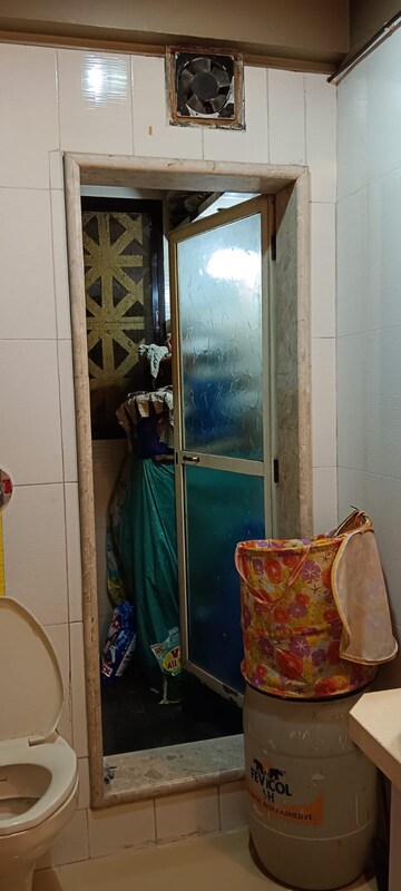 Furnished Amenities in 4 BHK Apartment at Dosti Eastern Bay, Wadala – for Sale