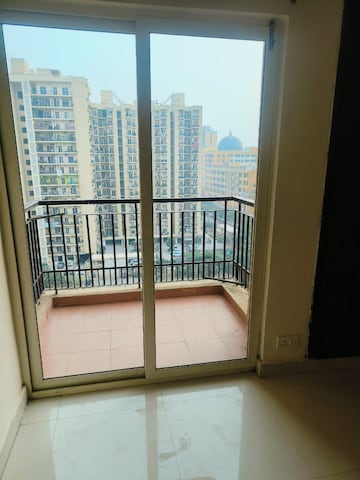 Room in 1 BHK Apartment at Maxblis Grand Kingston, Sector 75 – for Rent