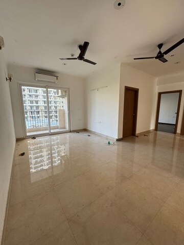 Room in 2.5 BHK Apartment at Sector 10 Greater Noida – for Sale