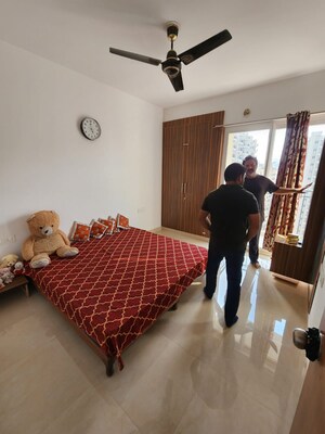 Room in 2.5 BHK Apartment at Sector 10 Greater Noida – for Sale