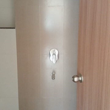 Room in 2 BHK Apartment at Godrej Nest Kandivali, Kandivali East – for Rent