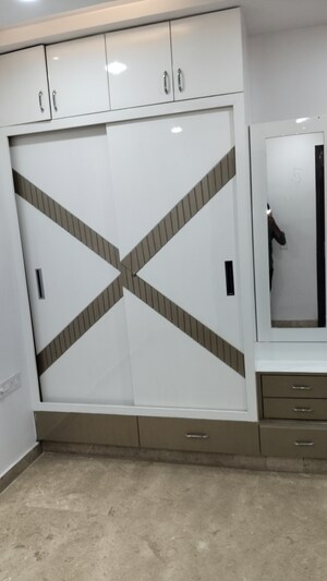 Furnished Amenities in 4 BHK Builder Floor at Rohini Sector 11 – for Sale