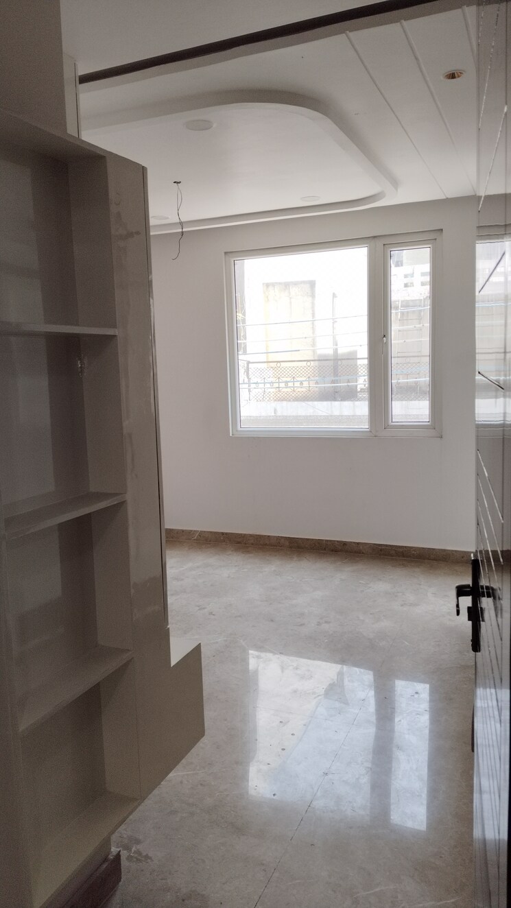 Room, rohini sector 11 4 Bedroom 1350 Sq.Ft. Builder Floor In Rohini Sector 11 Delhi 8550791