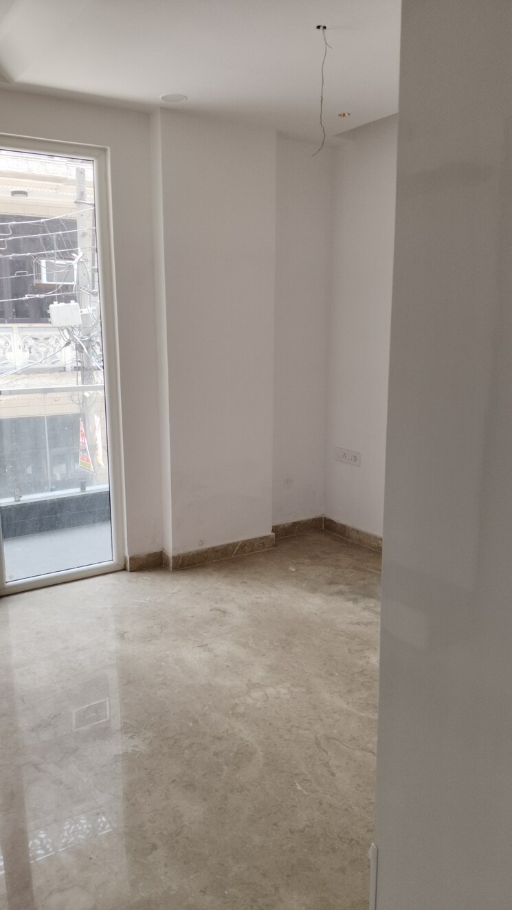 Room, rohini sector 11 4 Bedroom 1350 Sq.Ft. Builder Floor In Rohini Sector 11 Delhi 8550791