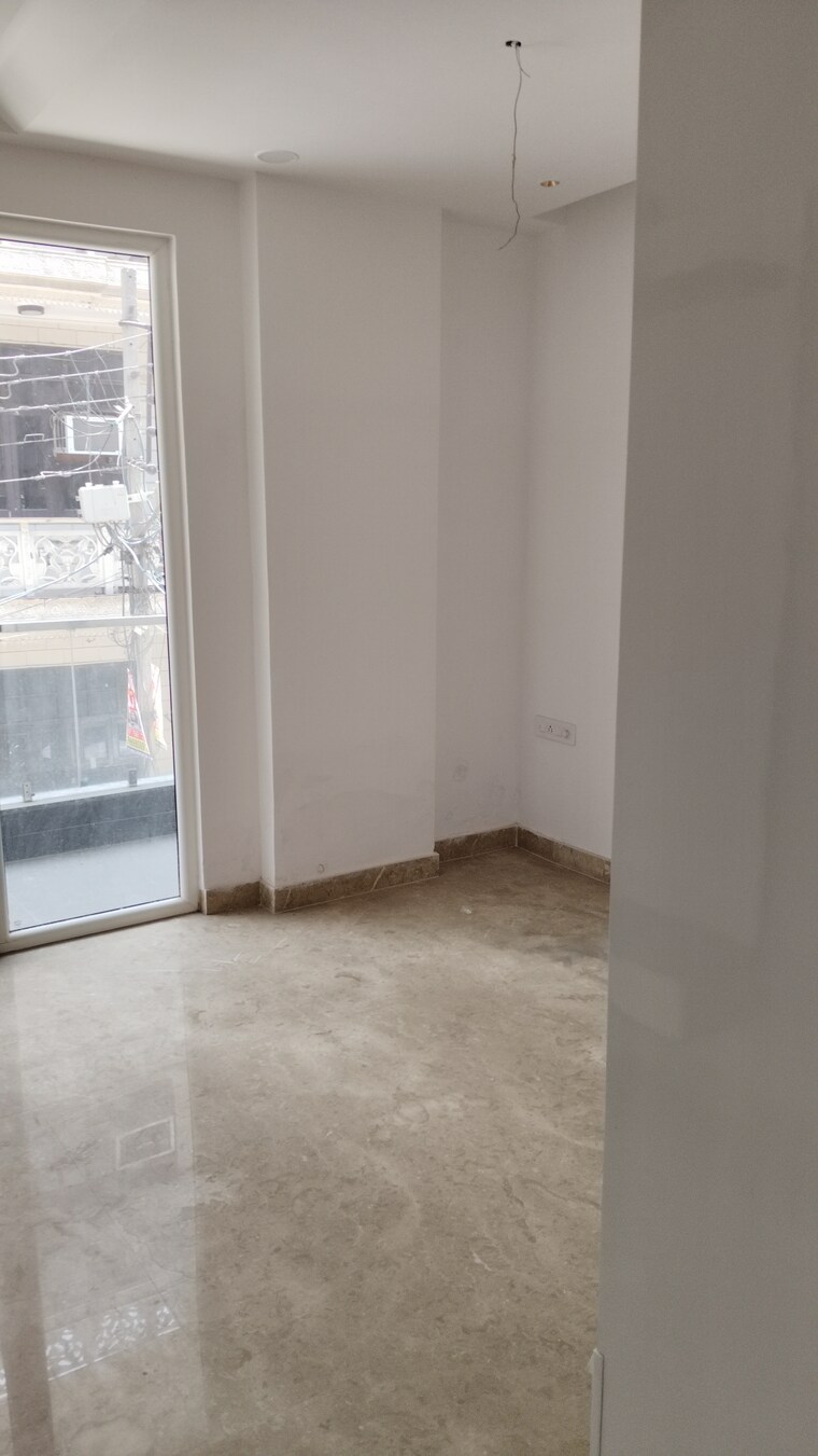 Room, rohini sector 11 4 Bedroom 1350 Sq.Ft. Builder Floor In Rohini Sector 11 Delhi 8550791