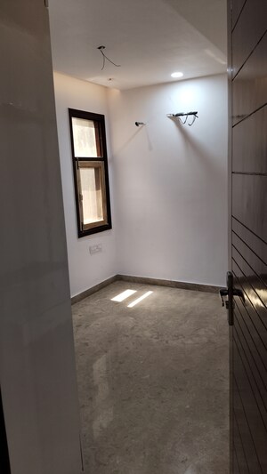 Room in 4 BHK Builder Floor at Rohini Sector 11 – for Sale