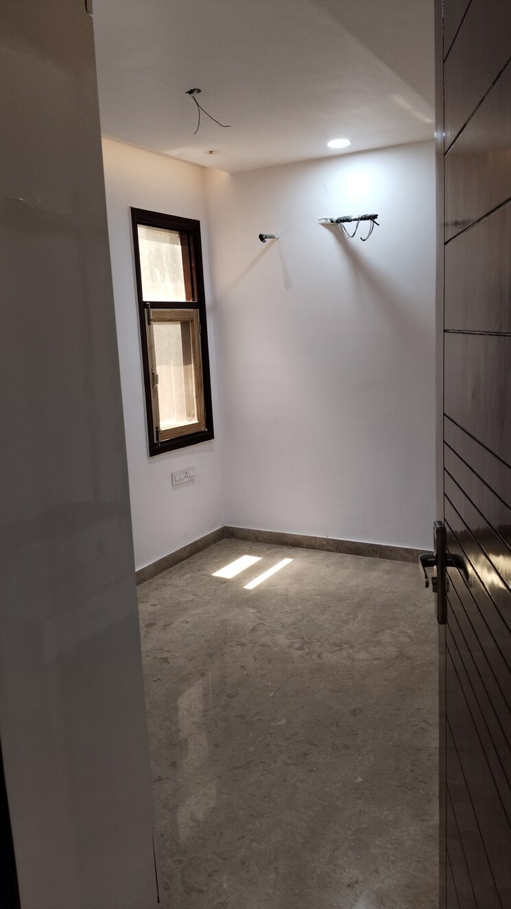 Room, rohini sector 11 4 Bedroom 1350 Sq.Ft. Builder Floor In Rohini Sector 11 Delhi 8550791