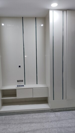 Furnished Amenities in 3.5 BHK Builder Floor at Rohini Sector 11 – for Sale