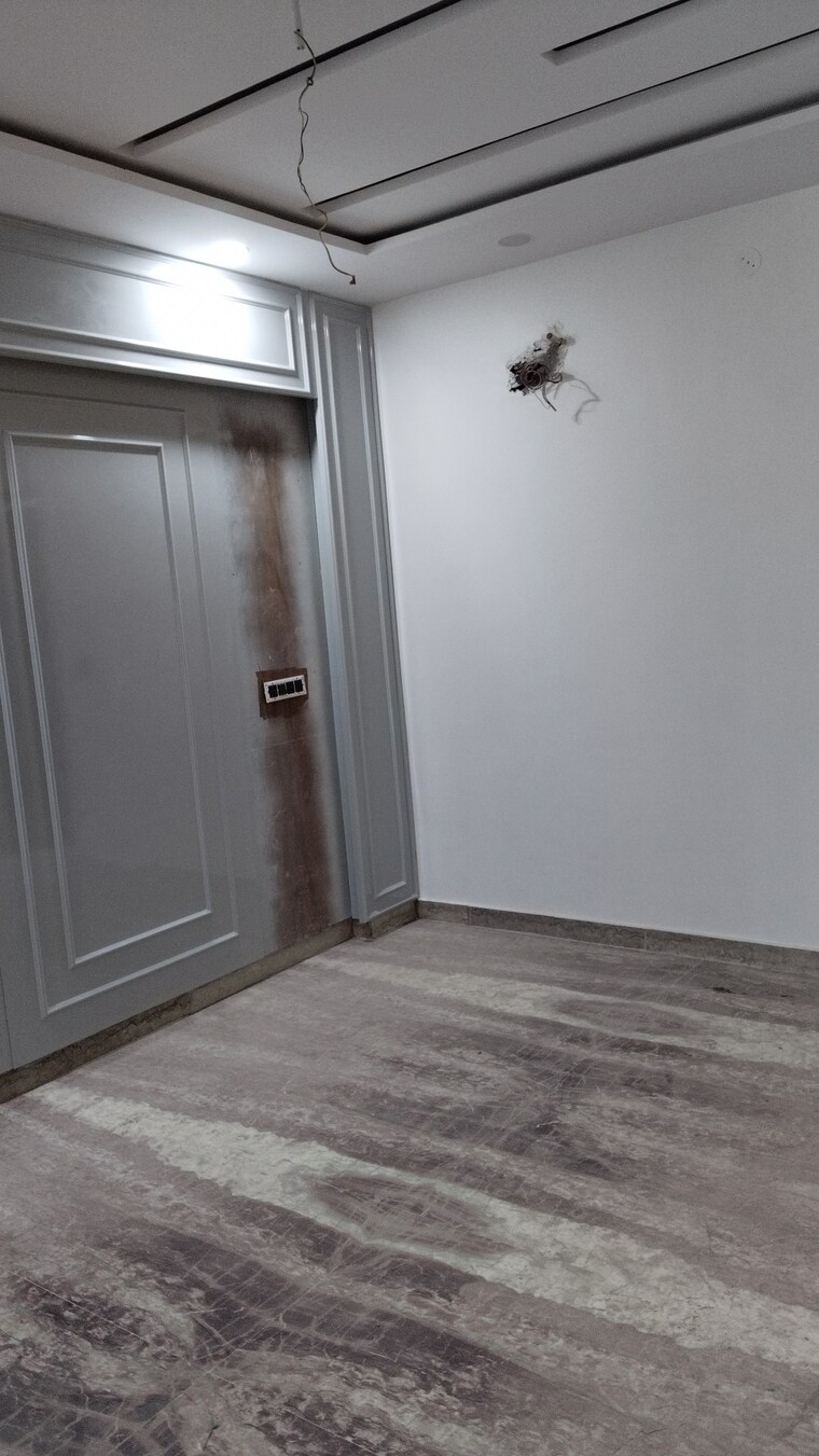 Room, rohini sector 11 3.5 Bedroom 1050 Sq.Ft. Builder Floor In Rohini Sector 11 Delhi 8550847