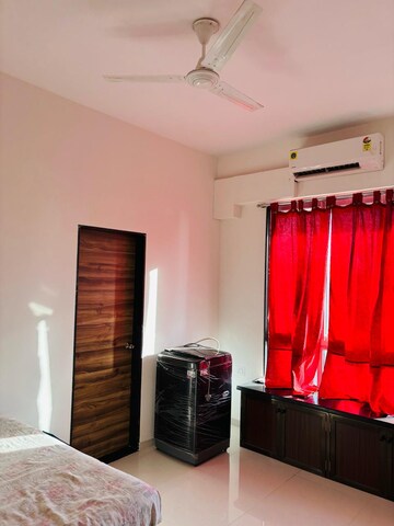Bedroom in 3 BHK Apartment at Chembur Gaothan – for Rent