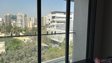 Bedroom in 3 BHK Apartment at Chembur Gaothan – for Rent