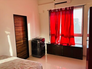 Bedroom in 3 BHK Apartment at Chembur Gaothan – for Rent