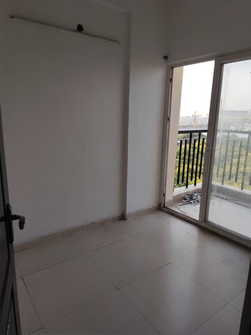 Room in 2.5 BHK Apartment at Aims Golf Avenue II, Sector 75 – for Rent