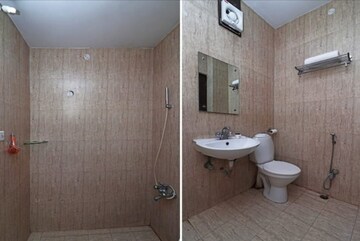 Bathroom in 6+ BHK Independent House at Gomti Nagar – for Rent