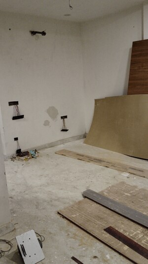 Room in 3 BHK Builder Floor at Rohini Sector 11 – for Sale