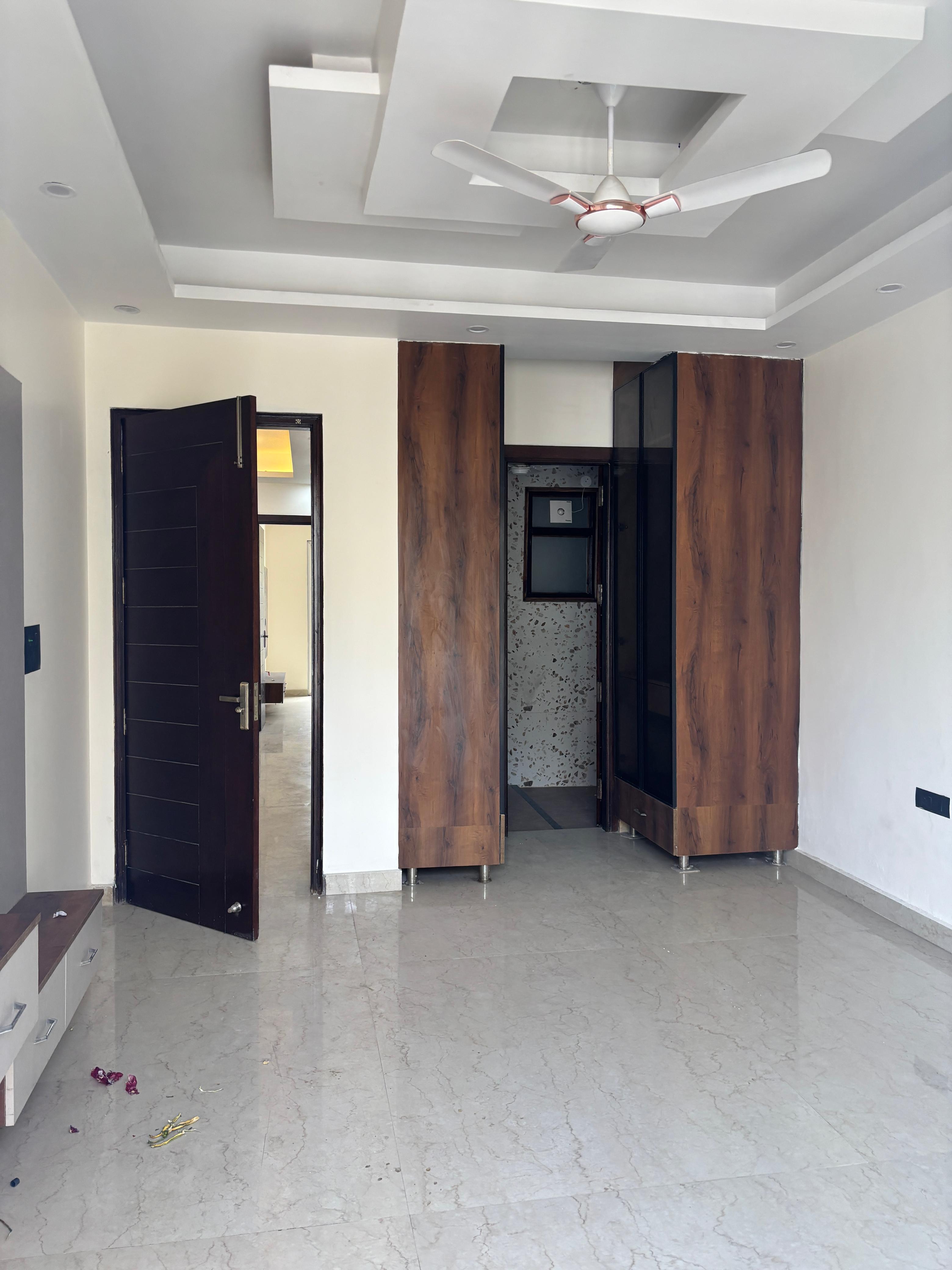 3 BHK + Servant Room Apartment For Sale in Eros Wembley Estate