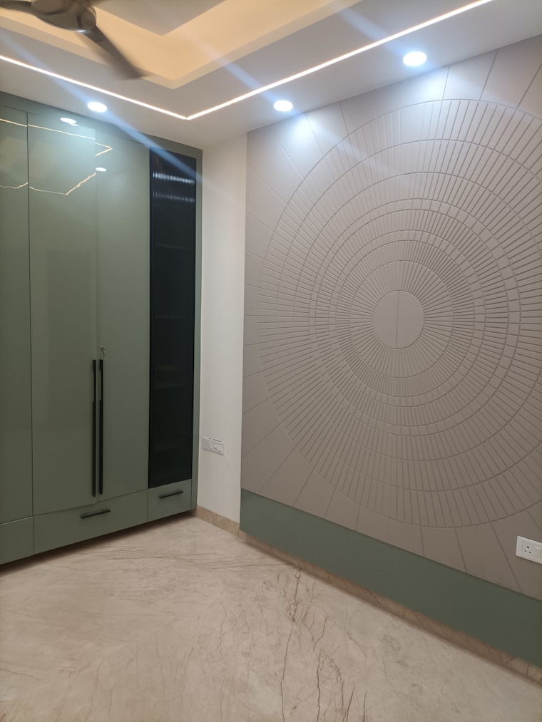 Room, paschim vihar 3.5 Bedroom 125 Sq.Yd. Builder Floor In Paschim Vihar Delhi 8551548