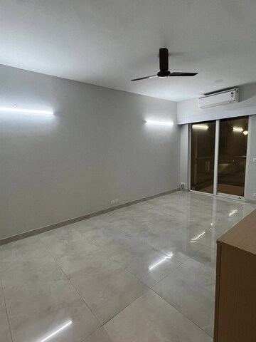 Room in 3 BHK Apartment at Signature Global City, Sector 37d – for Rent