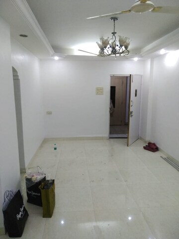Room in 1 BHK Apartment at Shantivan CHS Andheri, Andheri West – for Rent