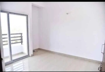 Room in 2 BHK Apartment at Sargam Apartment, Jankipuram – for Rent