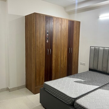 Bedroom in 3.5 BHK Builder Floor at Sector 43 – for Rent