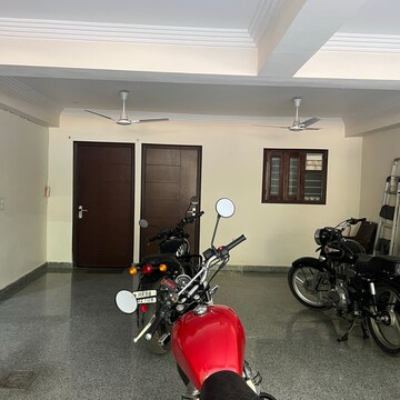Gym in 3.5 BHK Builder Floor at Sector 43 – for Rent