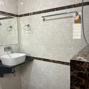 Bathroom in 3.5 BHK Builder Floor at Sector 43 – for Rent
