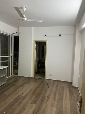 Room in 3 BHK Apartment at Supertech Araville, Sector 79 – for Sale