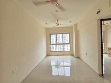 Room in 2 BHK Apartment at Piramal Vaikunth, Balkum Pada – for Rent