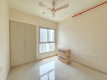 Room in 2 BHK Apartment at Piramal Vaikunth, Balkum Pada – for Rent